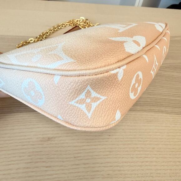 Louis Vuitton Monogram Giant By The Pool Multi Pochette Accessories Large Pouch - Picture 8 of 12